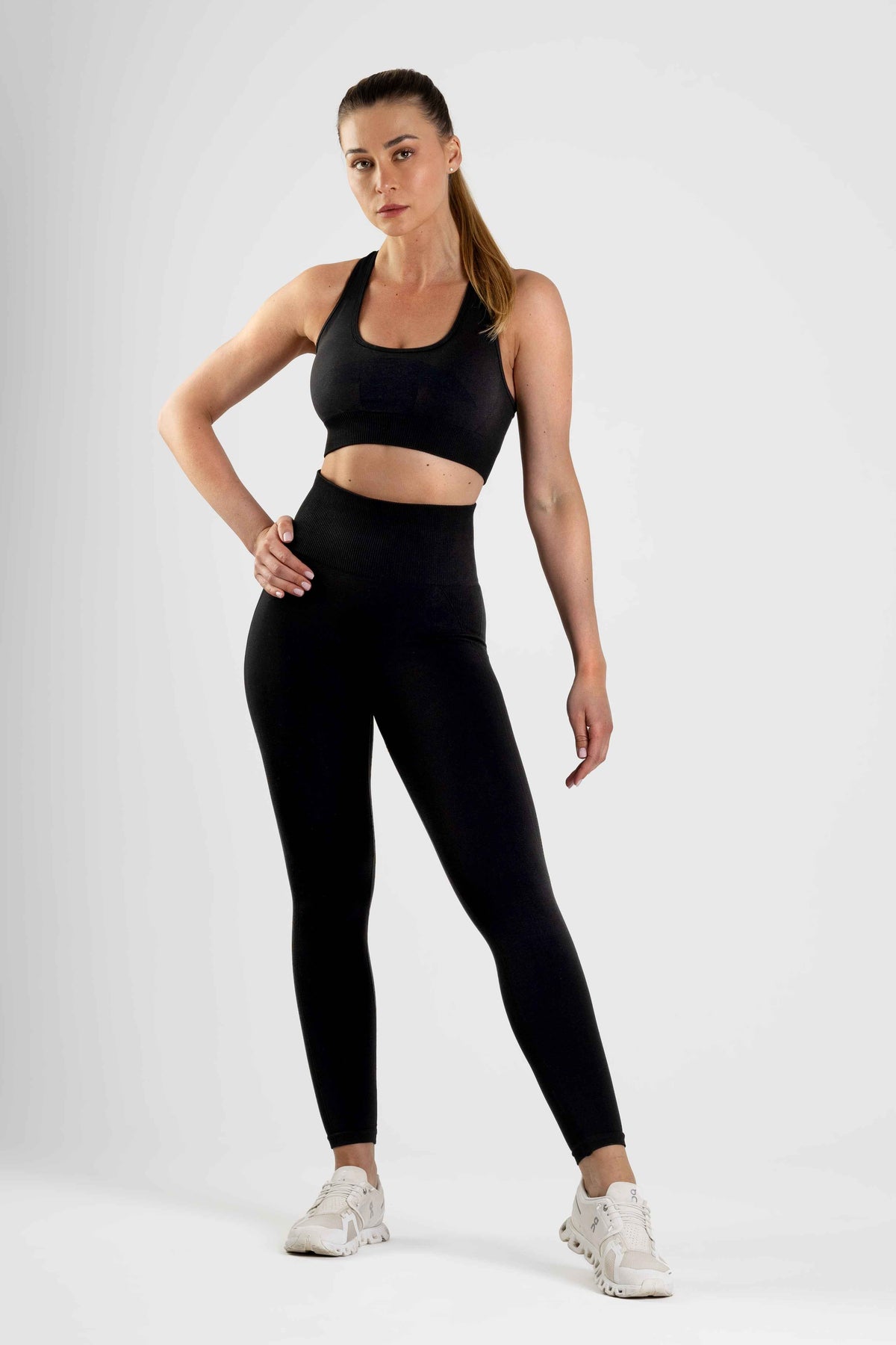 Zestaw bezszwowy sportowy top + legginsy PUSH UP czarny - Florence