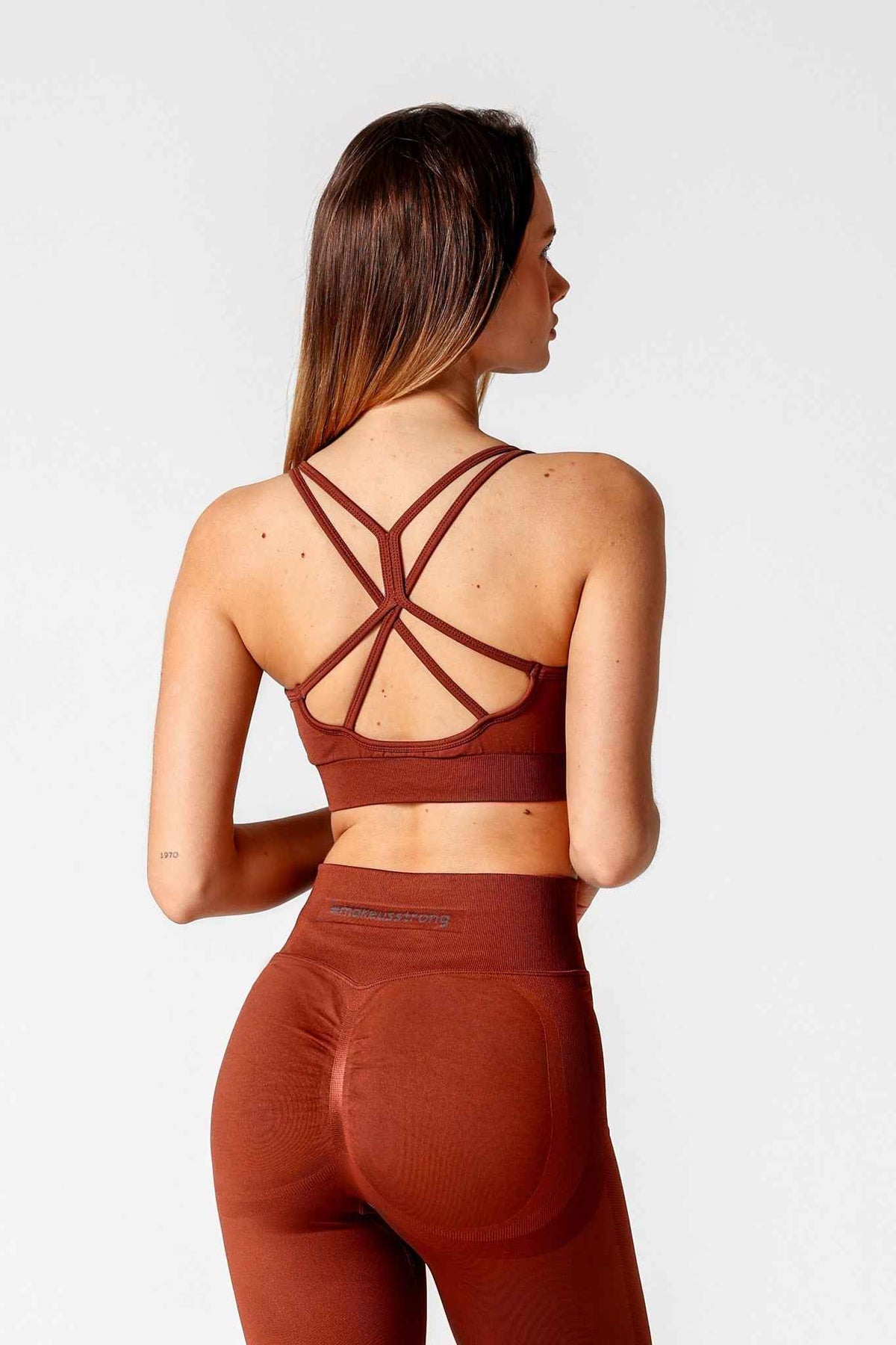 Zestaw bezszwowy PUSH UP PRO top + legginsy kasztanowy - Georgia
