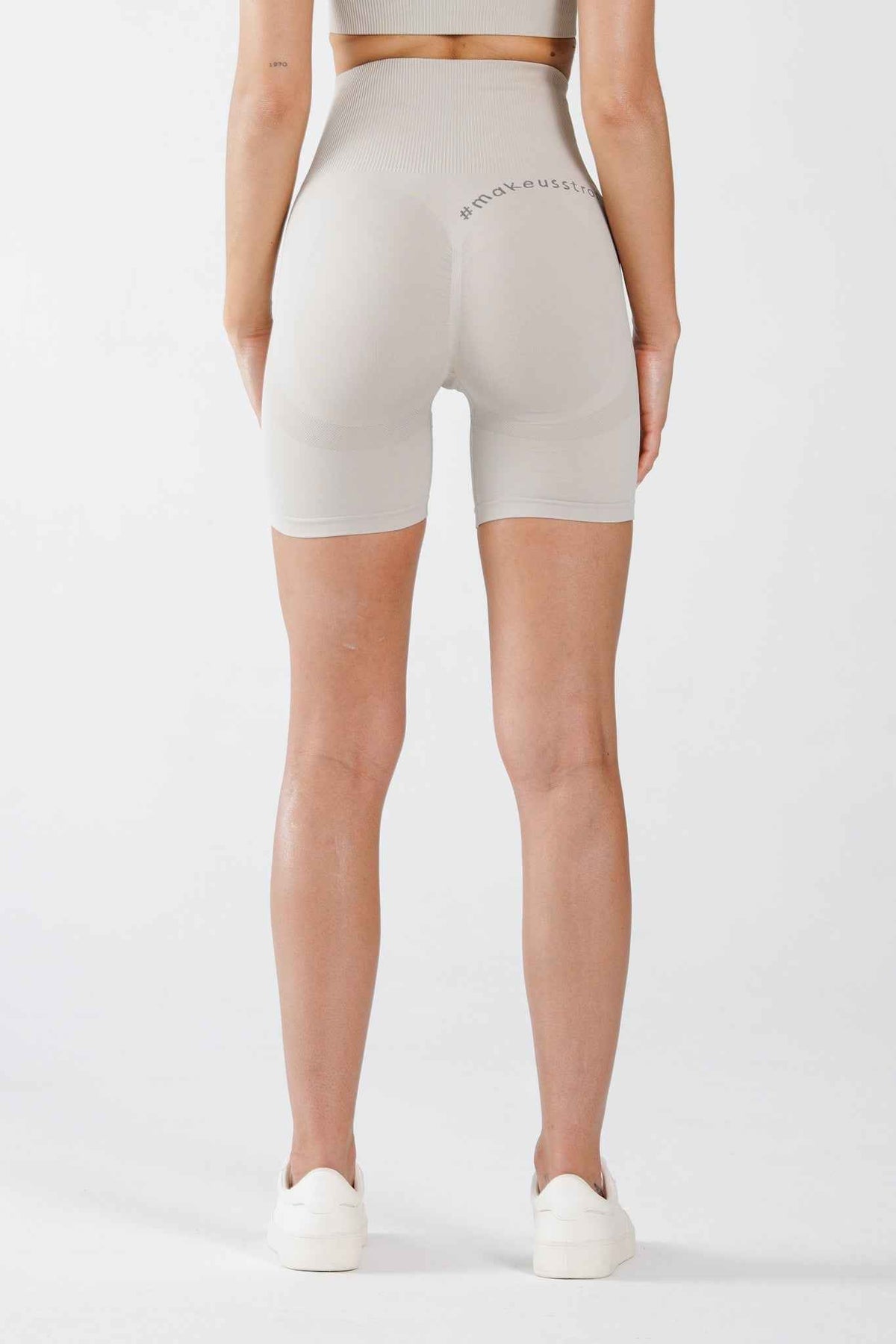 Zestaw bezszwowy sportowy top + spodenki PUSH UP cream - Florence