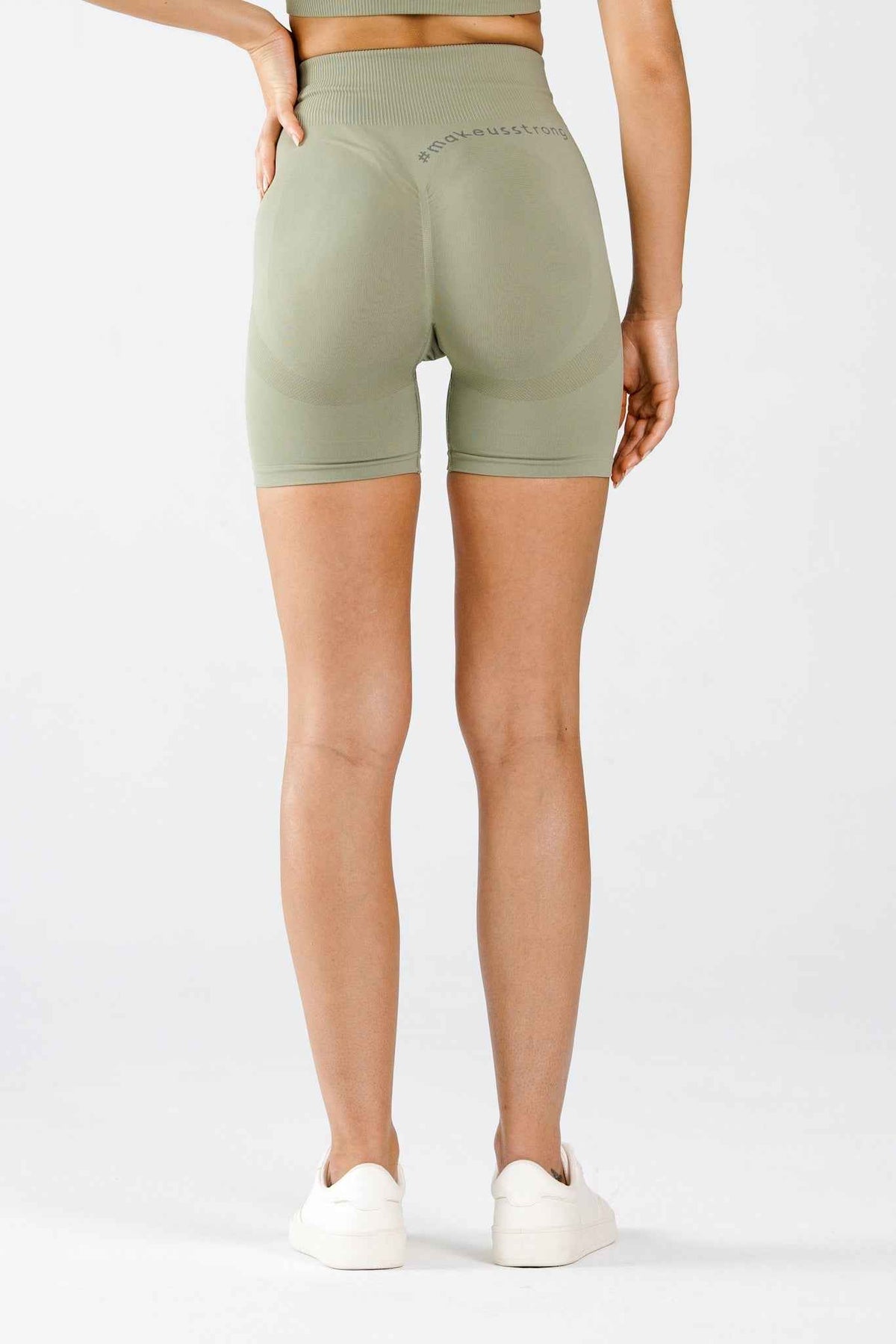 Zestaw bezszwowy sportowy top + spodenki PUSH UP sage - Florence
