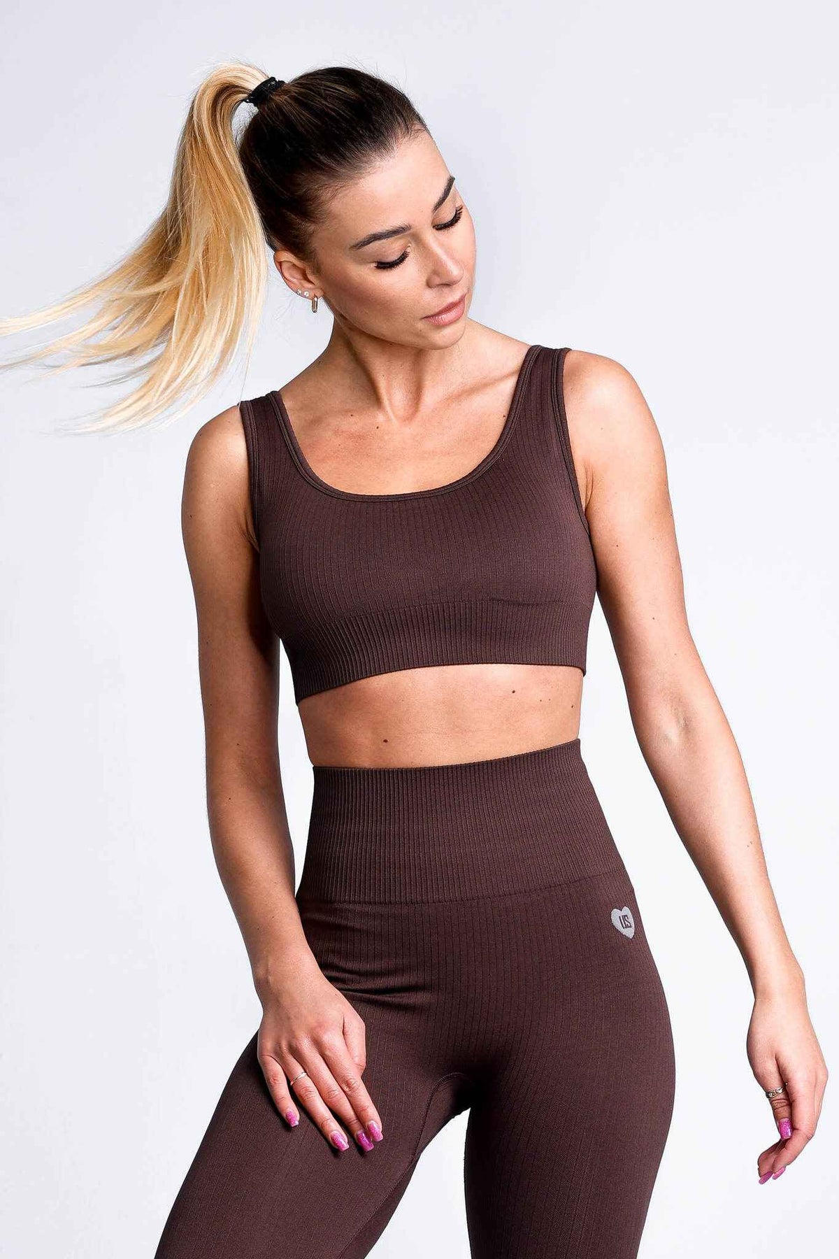 Zestaw bezszwowy prążkowany top + legginsy czekoladowy - Sunset