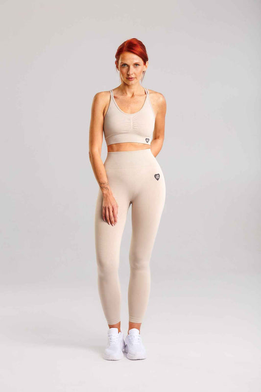 Zestaw bezszwowy PUSH UP V-SHAPE top + legginsy cream - Savannah
