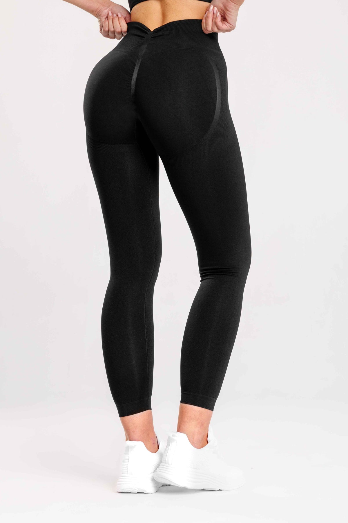 Legginsy bezszwowe PUSH UP V SHAPE czarne - Savannah