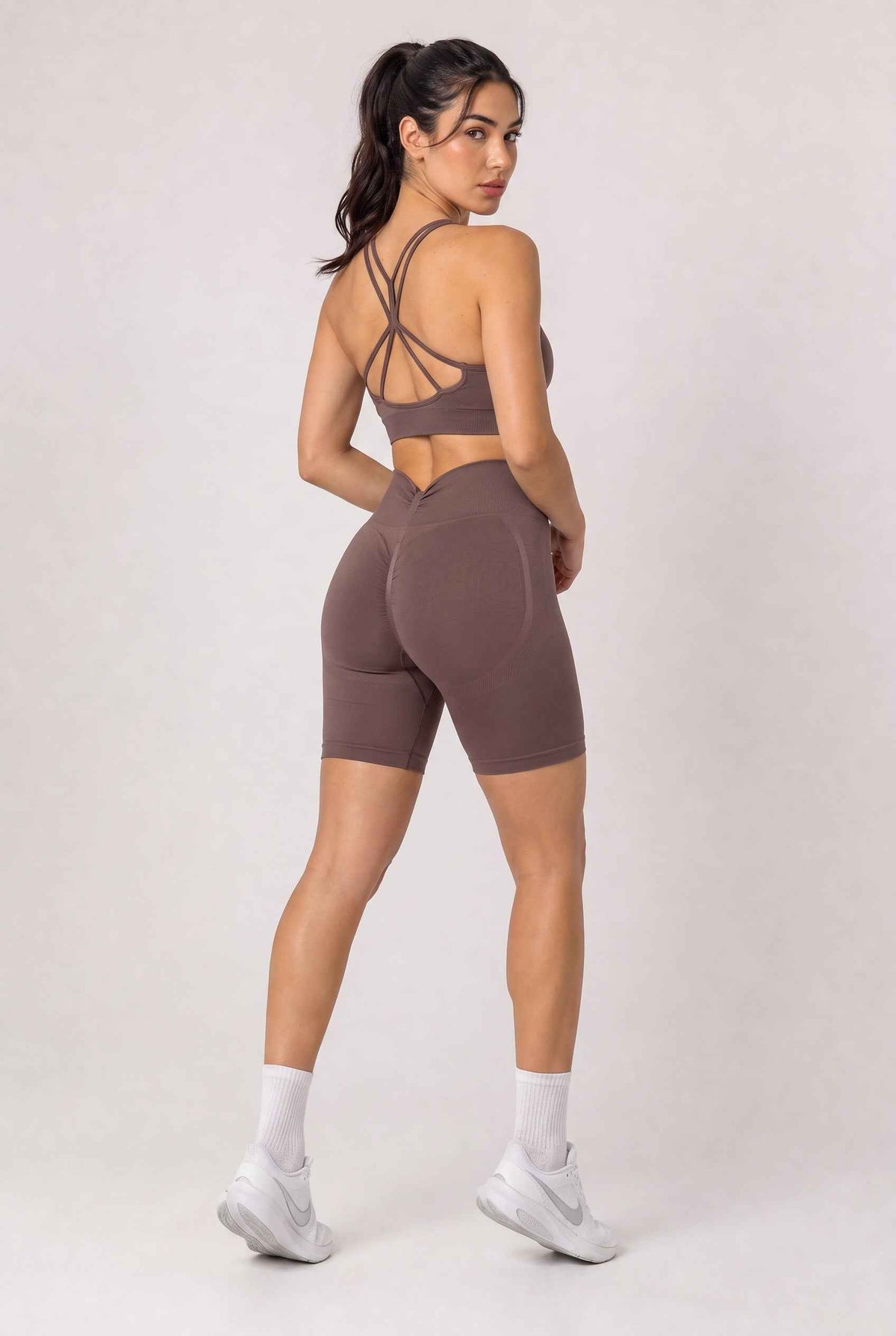 Szorty damskie bezszwowe PUSH UP V SHAPE stalowy brąz - Savannah
