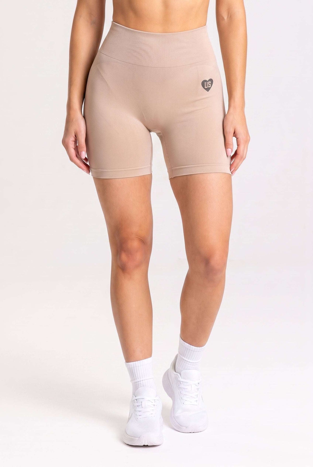 Zestaw bezszwowy PUSH UP V-SHAPE top + szorty cream - Savannah