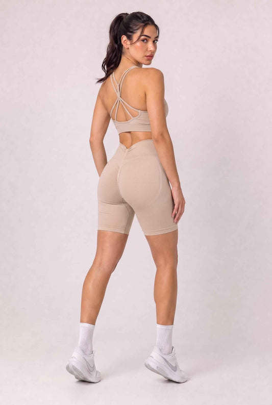 Zestaw bezszwowy PUSH UP V-SHAPE top + szorty cream - Savannah